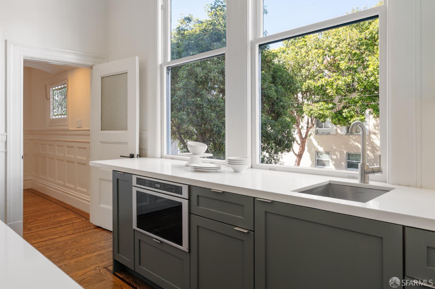 Detail Gallery Image 21 of 64 For 199 Carl St, San Francisco,  CA 94117 - 5 Beds | 4/2 Baths