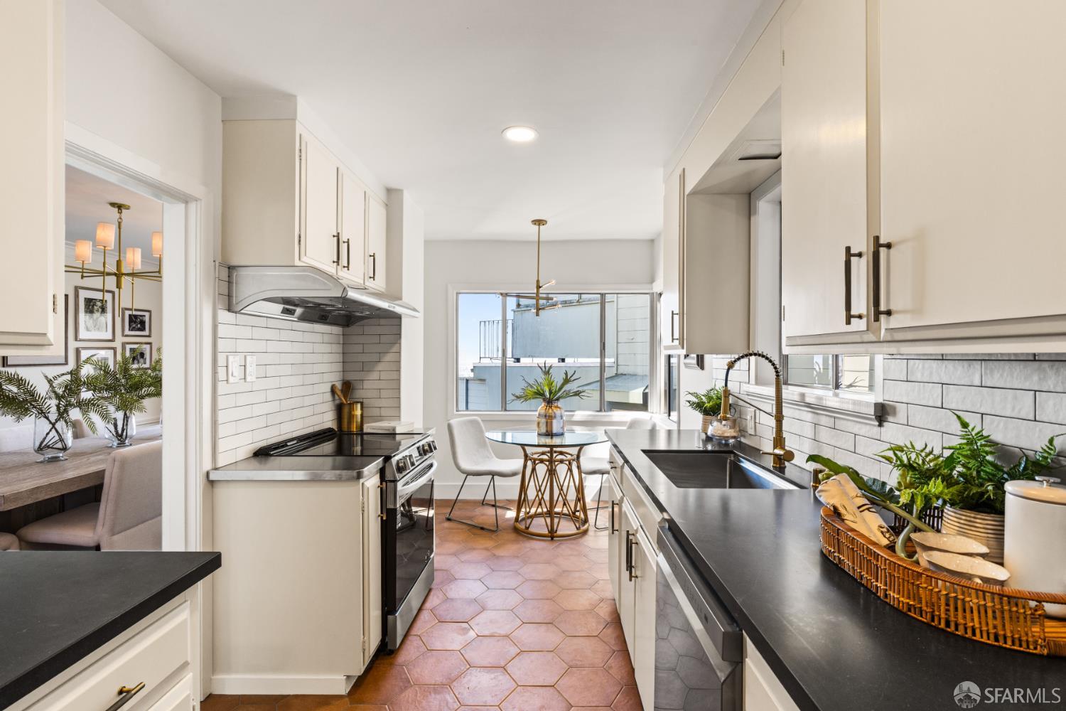 Detail Gallery Image 30 of 72 For 101 Graystone Ter, San Francisco,  CA 94114 - 3 Beds | 2/1 Baths