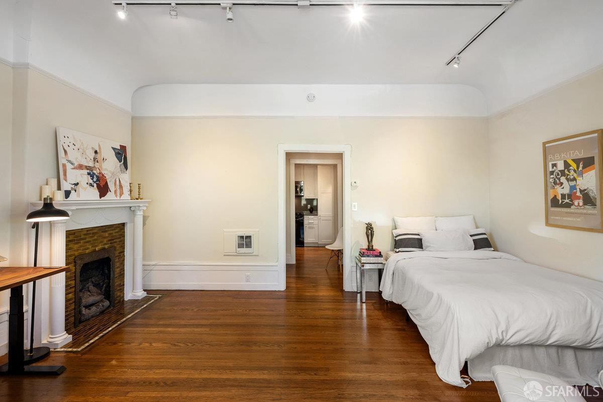 Photo #4: 425076841 Listing 