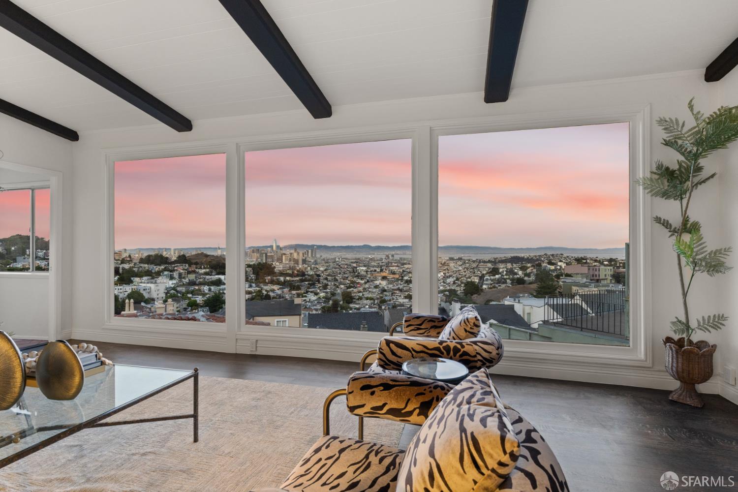 Detail Gallery Image 10 of 72 For 101 Graystone Ter, San Francisco,  CA 94114 - 3 Beds | 2/1 Baths