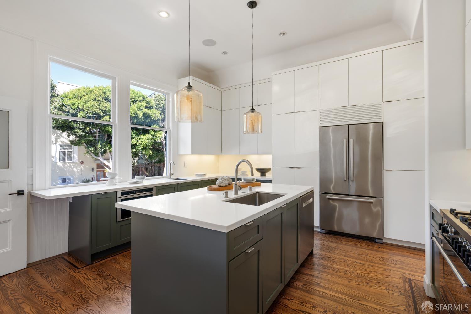 Detail Gallery Image 17 of 64 For 199 Carl St, San Francisco,  CA 94117 - 5 Beds | 4/2 Baths