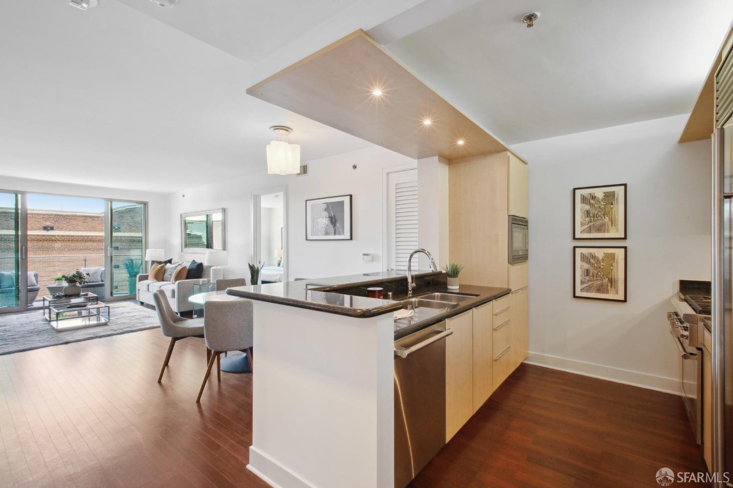 Photo #11: 425076940 Listing: Photo #11