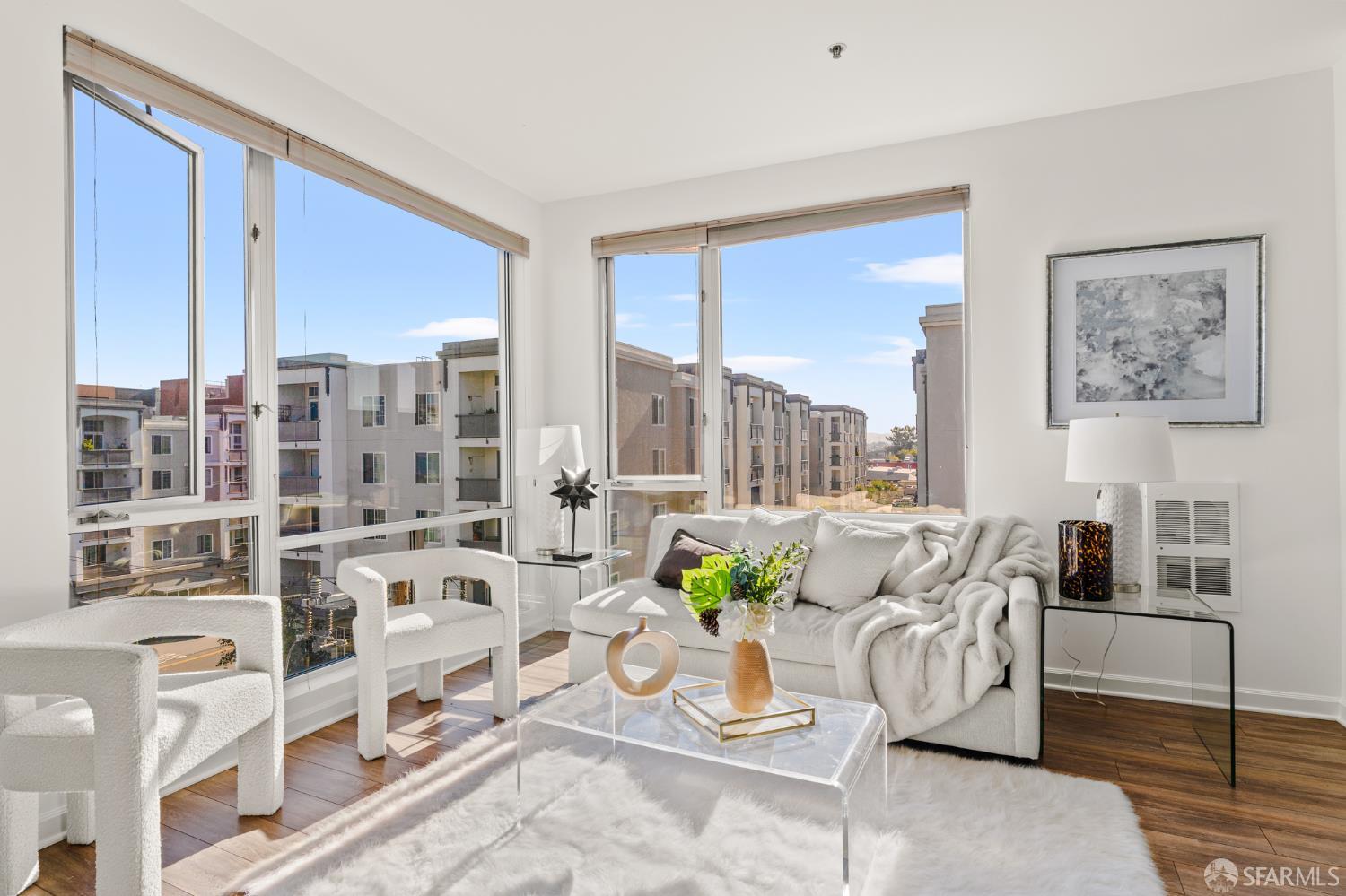 Detail Gallery Image 2 of 44 For 200 2nd St #401,  Oakland,  CA 94607 - 3 Beds | 2 Baths