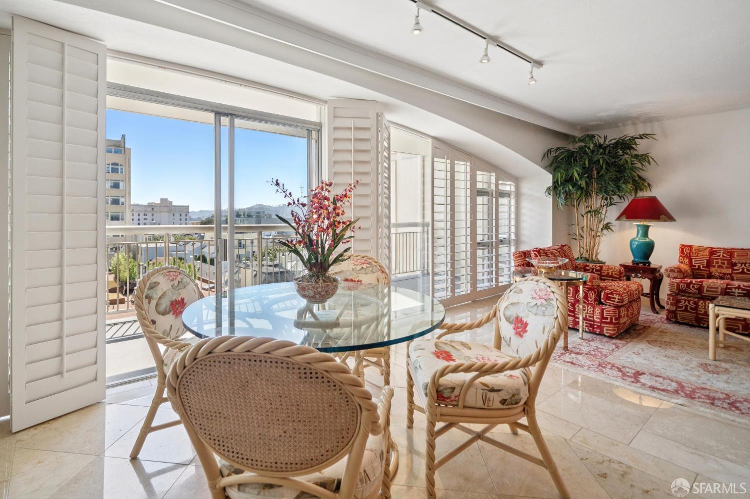Photo #3: 425076611 Listing 