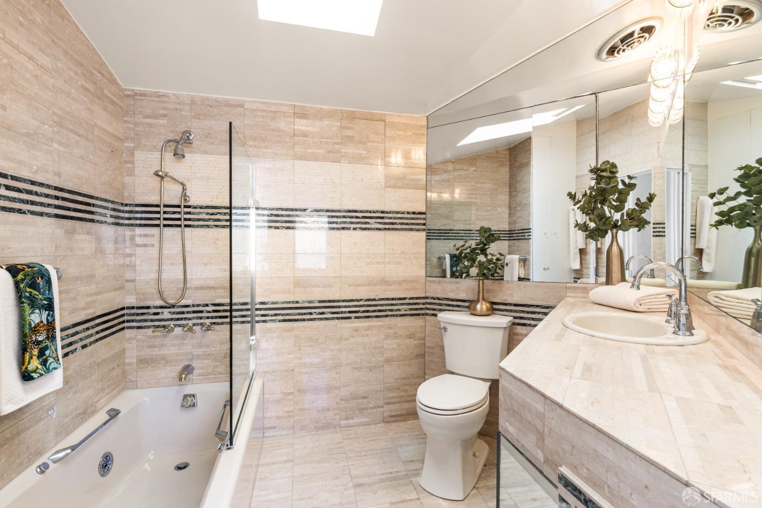 Detail Gallery Image 39 of 72 For 101 Graystone Ter, San Francisco,  CA 94114 - 3 Beds | 2/1 Baths