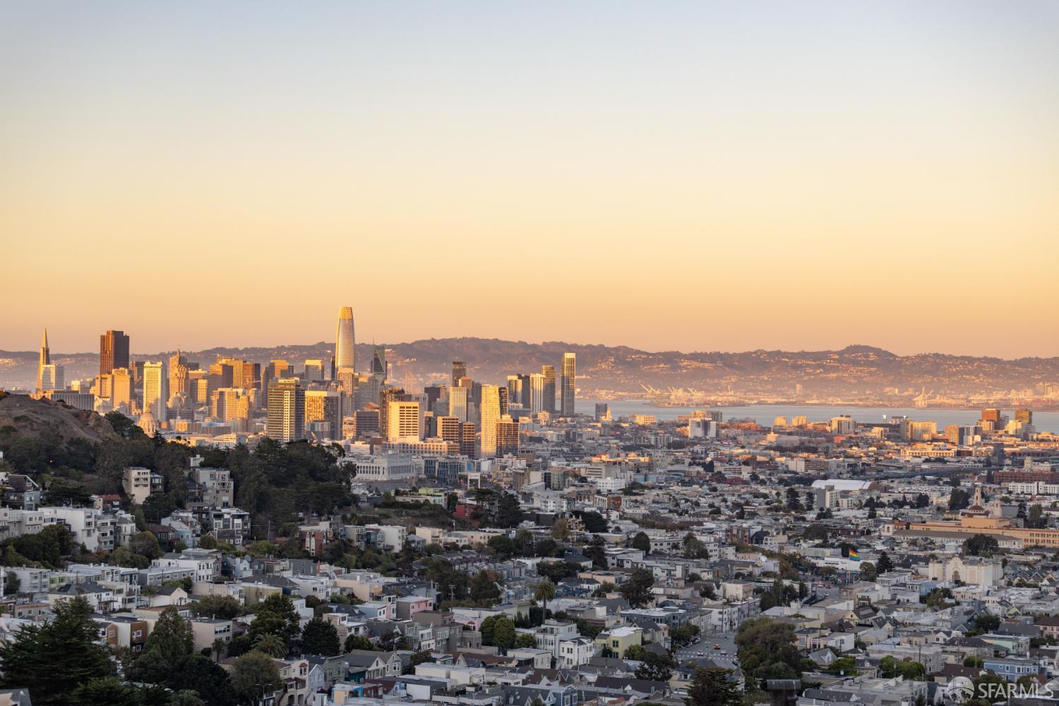 Detail Gallery Image 12 of 72 For 101 Graystone Ter, San Francisco,  CA 94114 - 3 Beds | 2/1 Baths