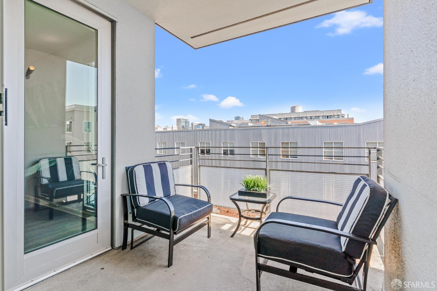 Detail Gallery Image 10 of 44 For 200 2nd St #401,  Oakland,  CA 94607 - 3 Beds | 2 Baths