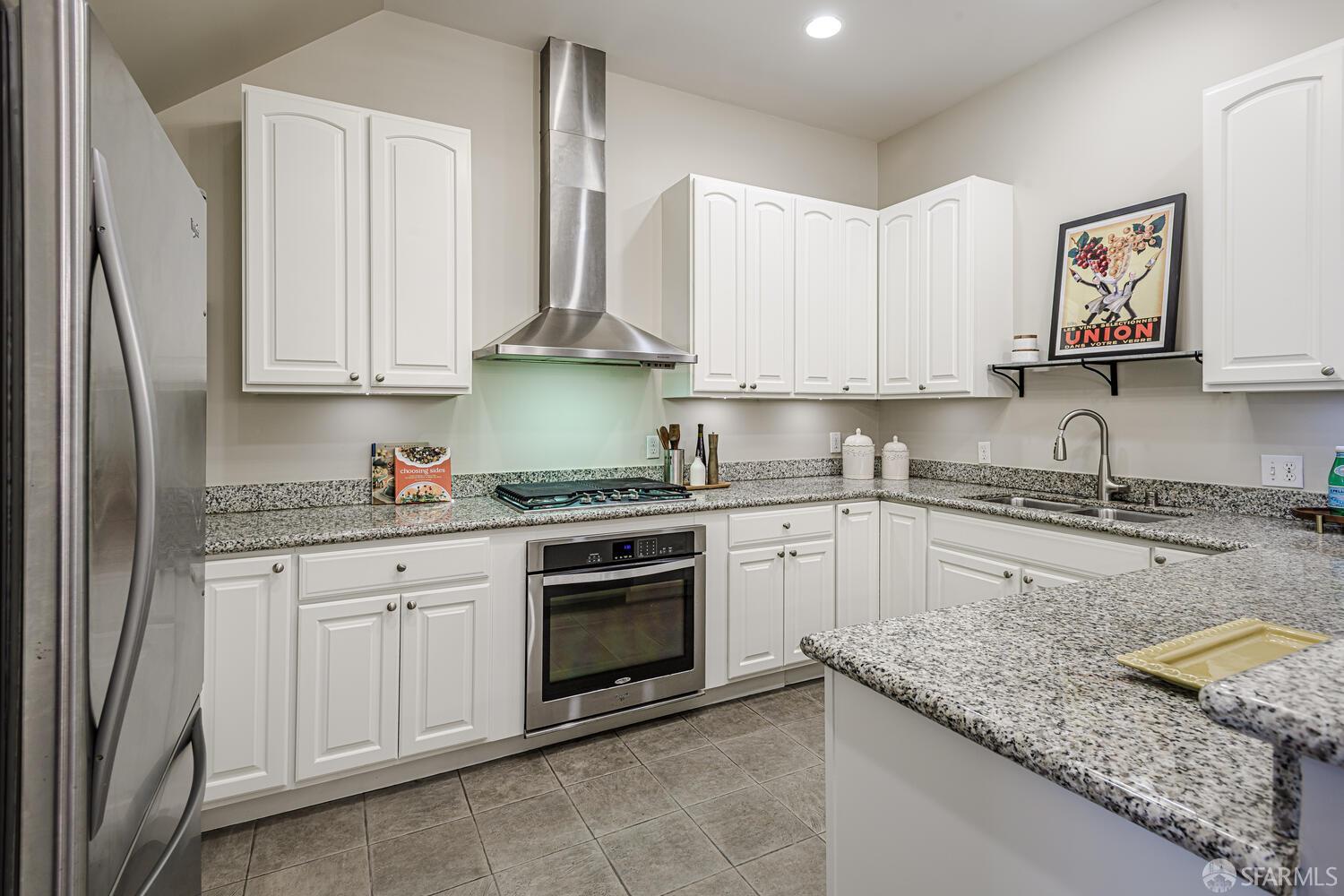 Detail Gallery Image 9 of 30 For 816 Union St, San Francisco,  CA 94133 - 2 Beds | 2 Baths