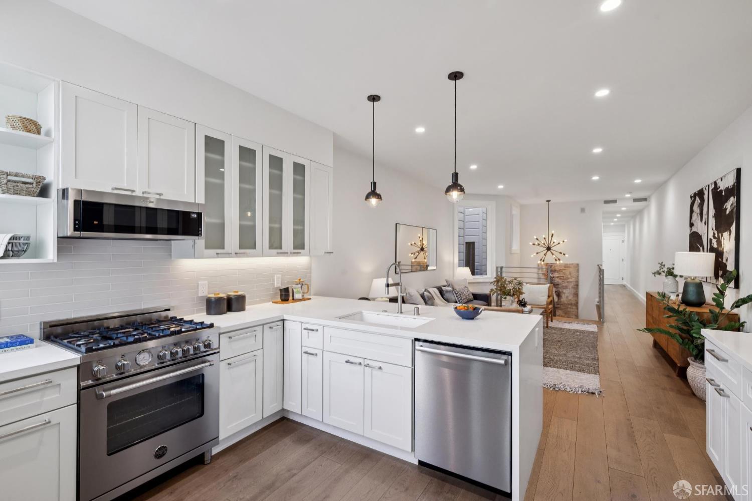 Photo #6: 425076833 Listing 