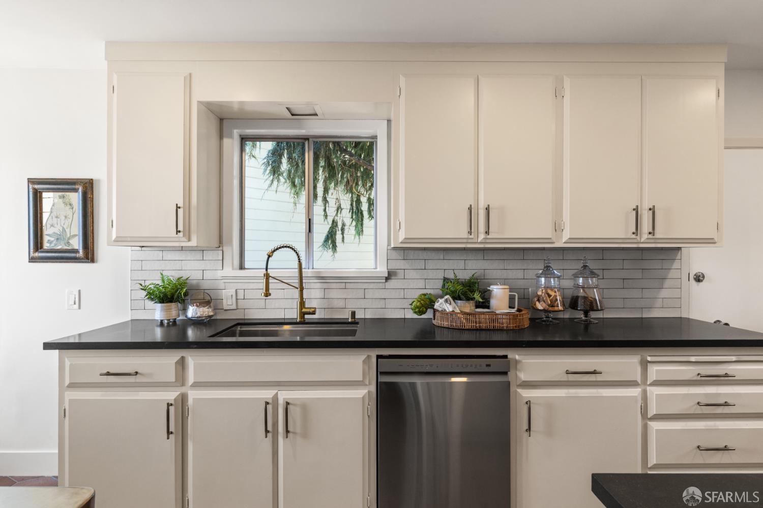 Detail Gallery Image 32 of 72 For 101 Graystone Ter, San Francisco,  CA 94114 - 3 Beds | 2/1 Baths