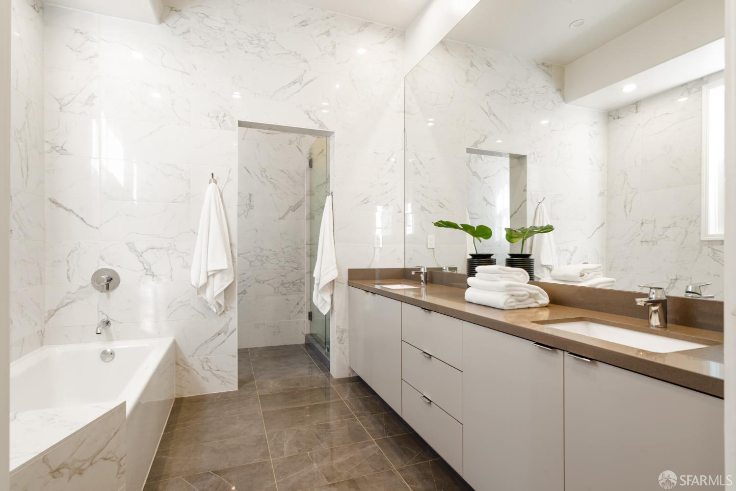 Detail Gallery Image 39 of 64 For 199 Carl St, San Francisco,  CA 94117 - 5 Beds | 4/2 Baths