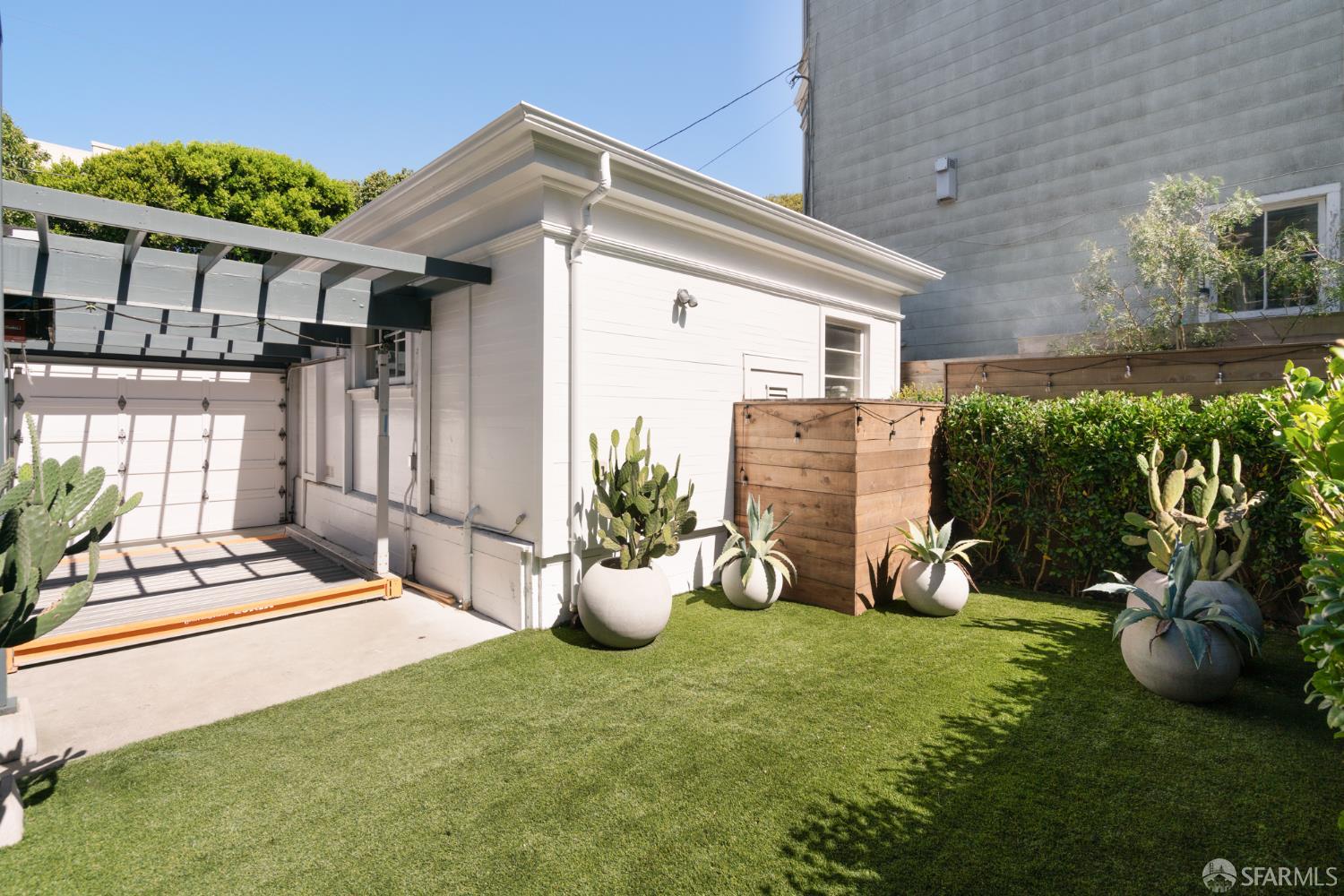 Detail Gallery Image 59 of 64 For 199 Carl St, San Francisco,  CA 94117 - 5 Beds | 4/2 Baths