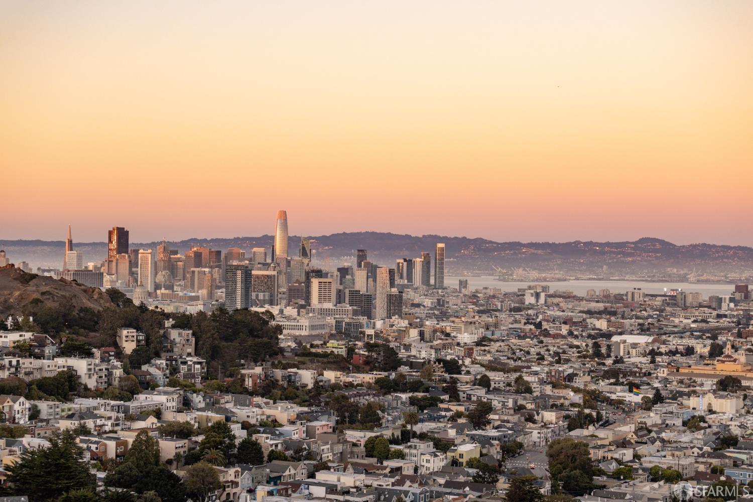 Detail Gallery Image 13 of 72 For 101 Graystone Ter, San Francisco,  CA 94114 - 3 Beds | 2/1 Baths