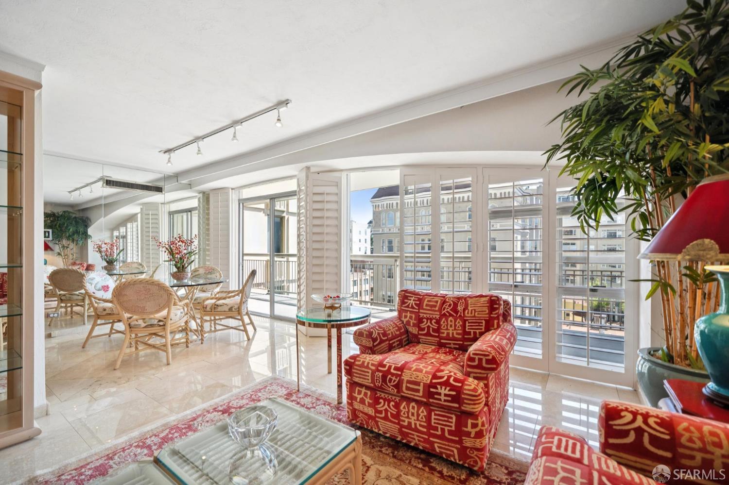 Photo #4: 425076611 Listing 