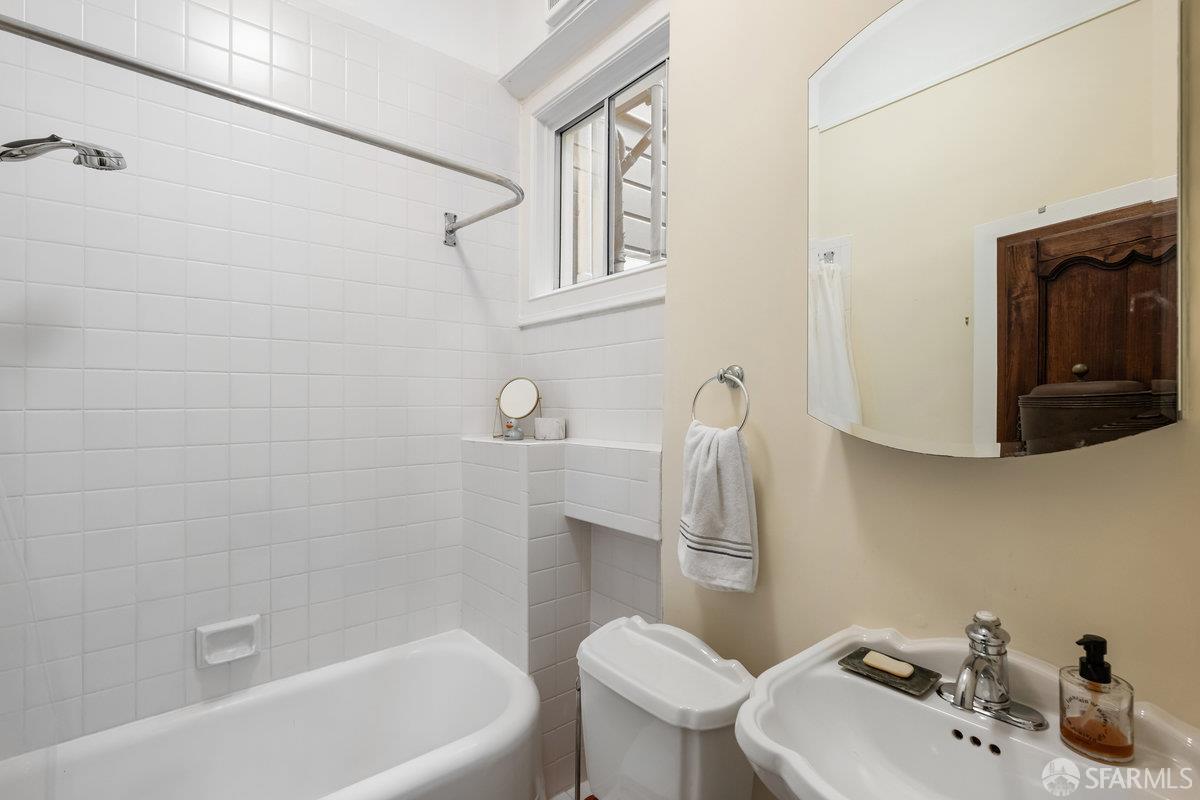 Photo #9: 425076841 Listing: Photo #9