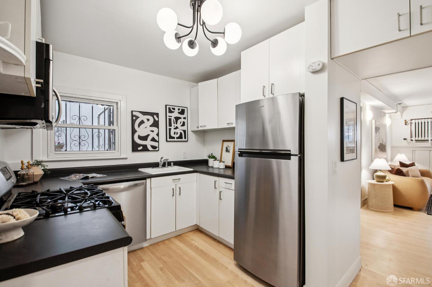 Photo #6: 425073573 Listing 