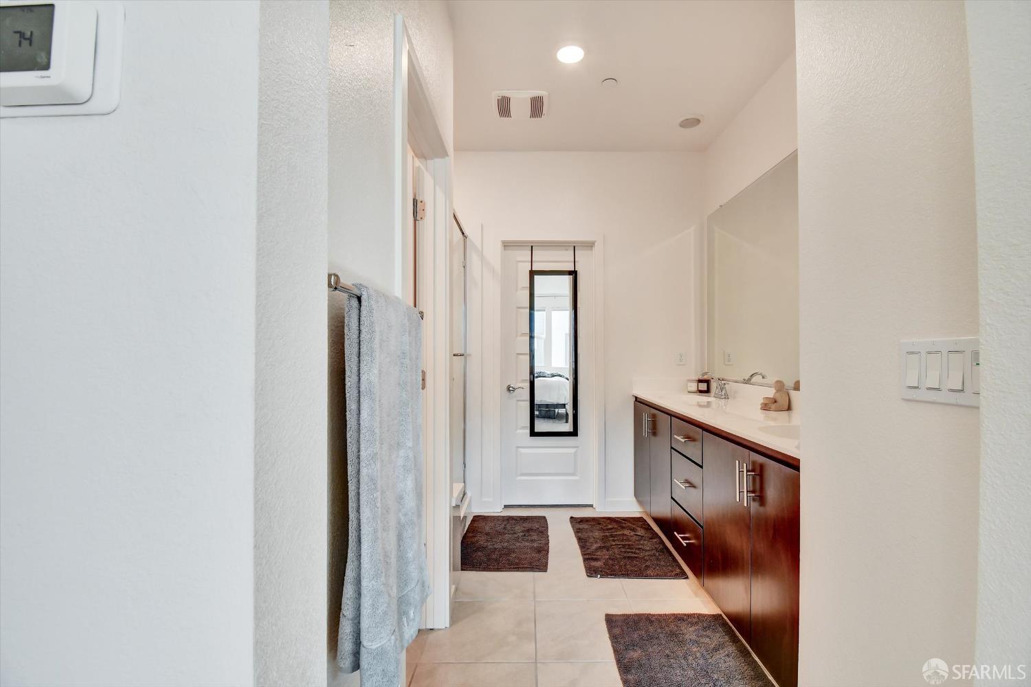 Detail Gallery Image 16 of 33 For 1778 Railway Cir, Oakland,  CA 94607 - 3 Beds | 3/1 Baths