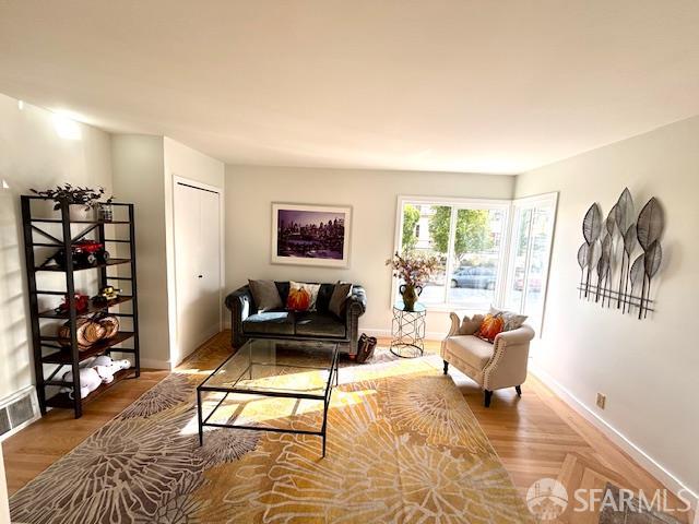 Detail Gallery Image 4 of 17 For 1200 Ortega St, San Francisco,  CA 94122 - 2 Beds | 2 Baths