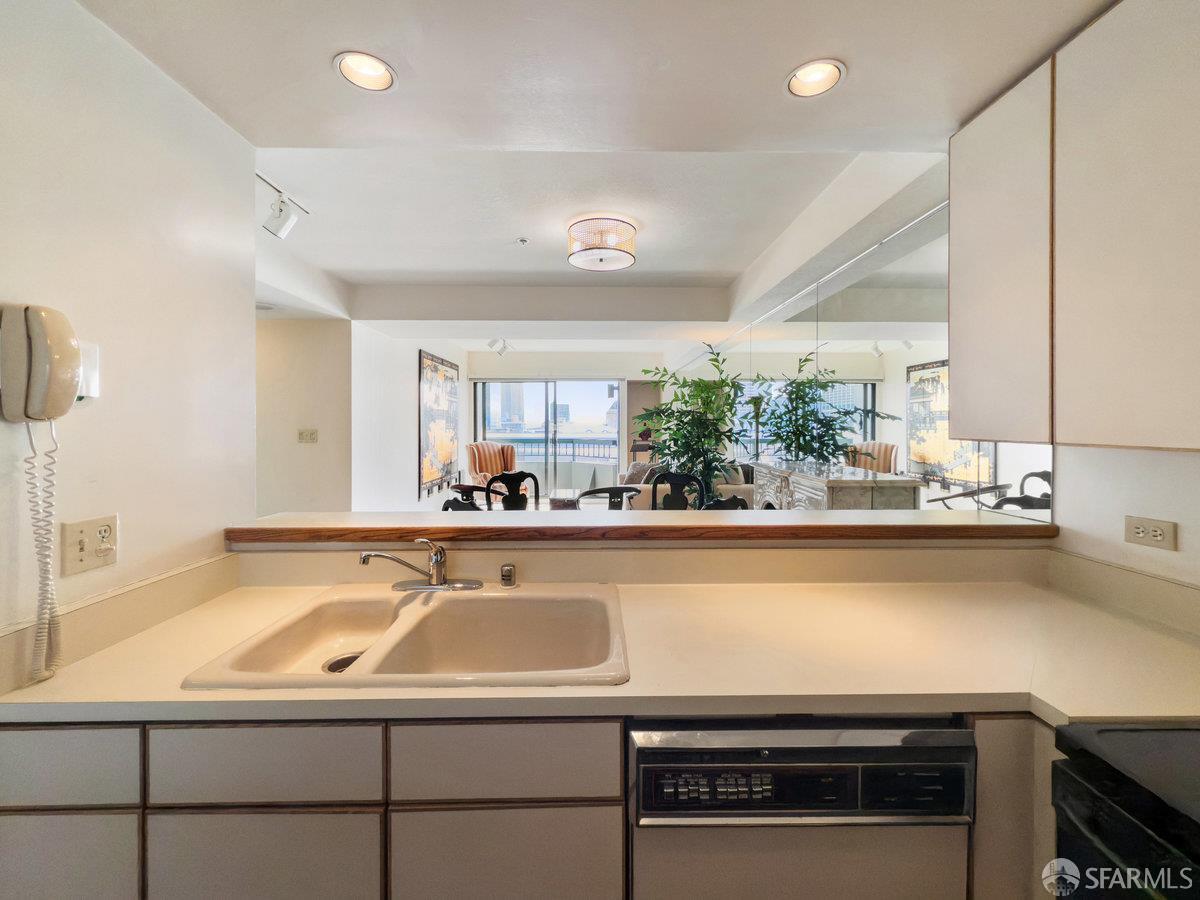 Photo #12: 425071923 Listing: Photo #12