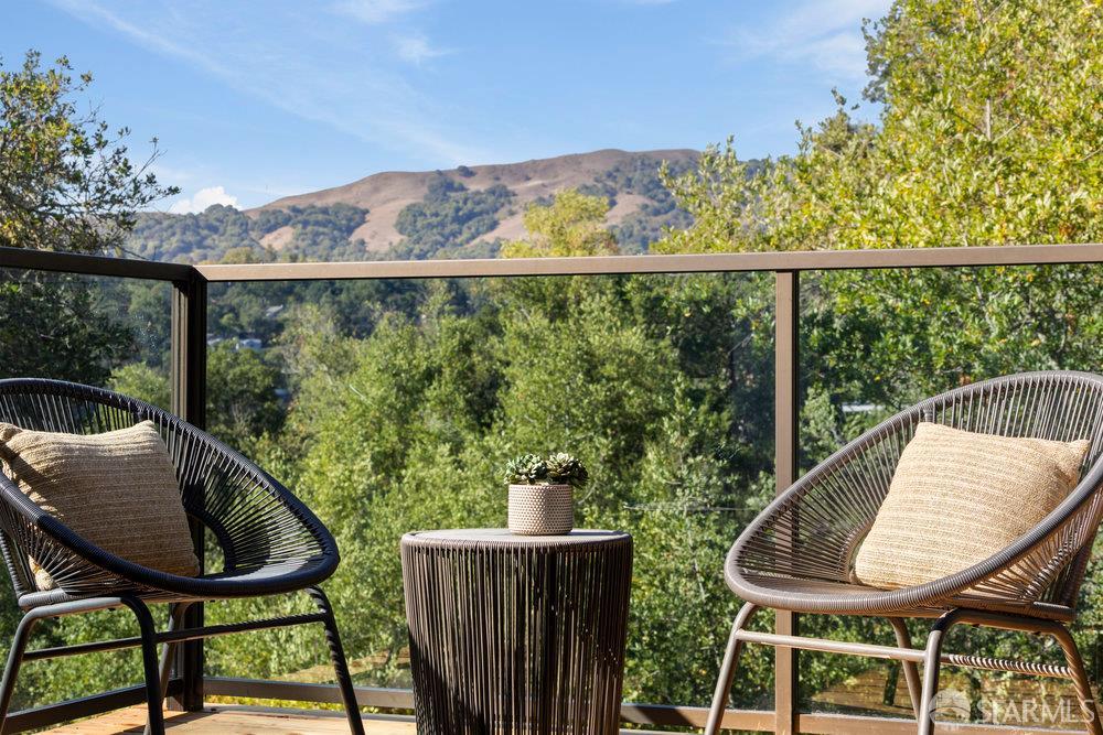 Detail Gallery Image 2 of 44 For 120 La Espiral, Orinda,  CA 94563 - 4 Beds | 3/1 Baths