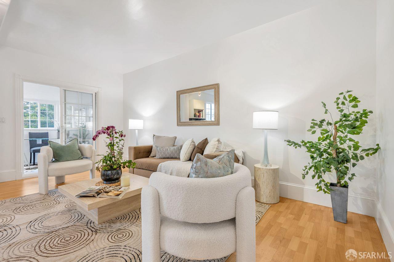 Detail Gallery Image 6 of 29 For 528 London St, San Francisco,  CA 94112 - 2 Beds | 1 Baths