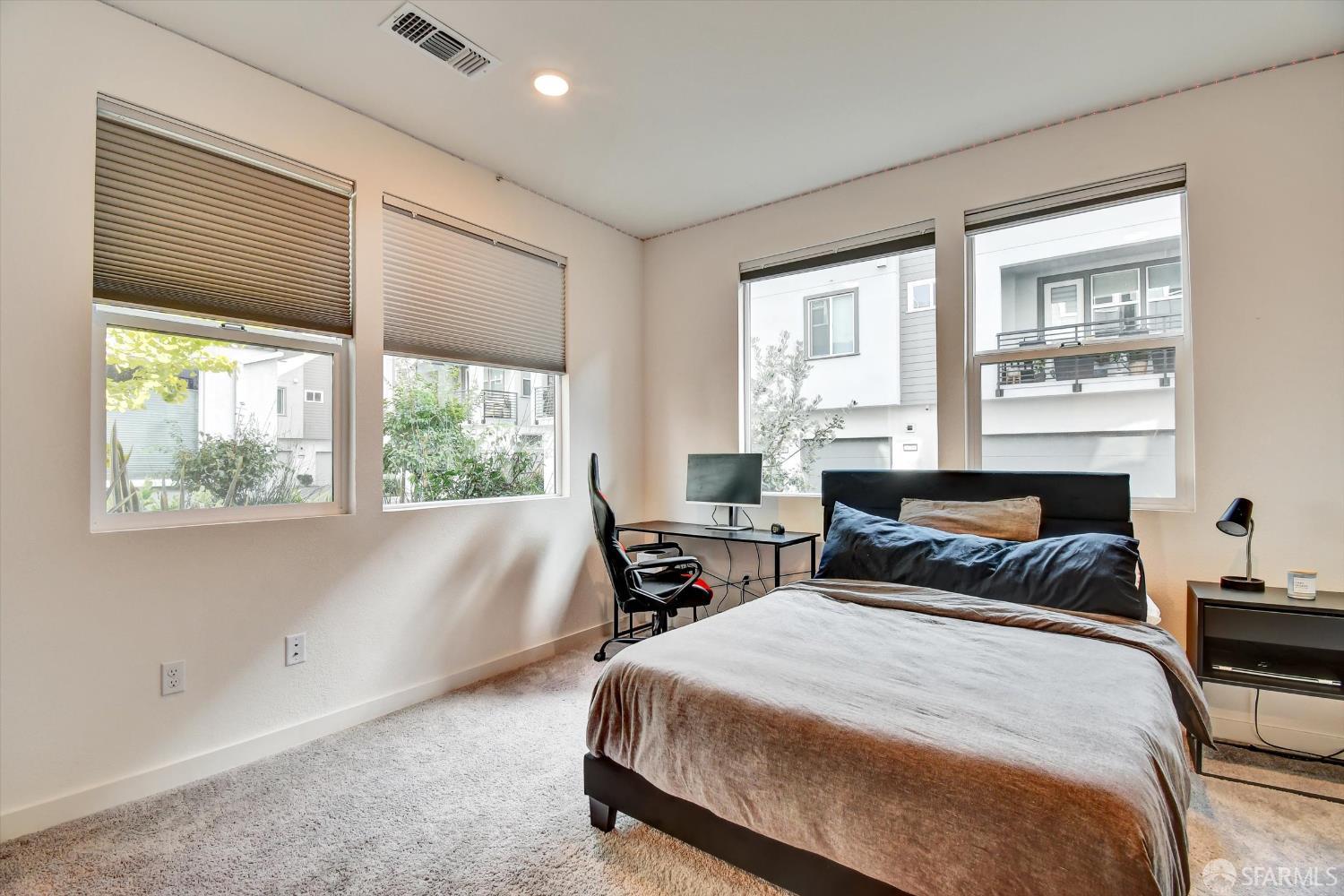 Detail Gallery Image 24 of 33 For 1778 Railway Cir, Oakland,  CA 94607 - 3 Beds | 3/1 Baths