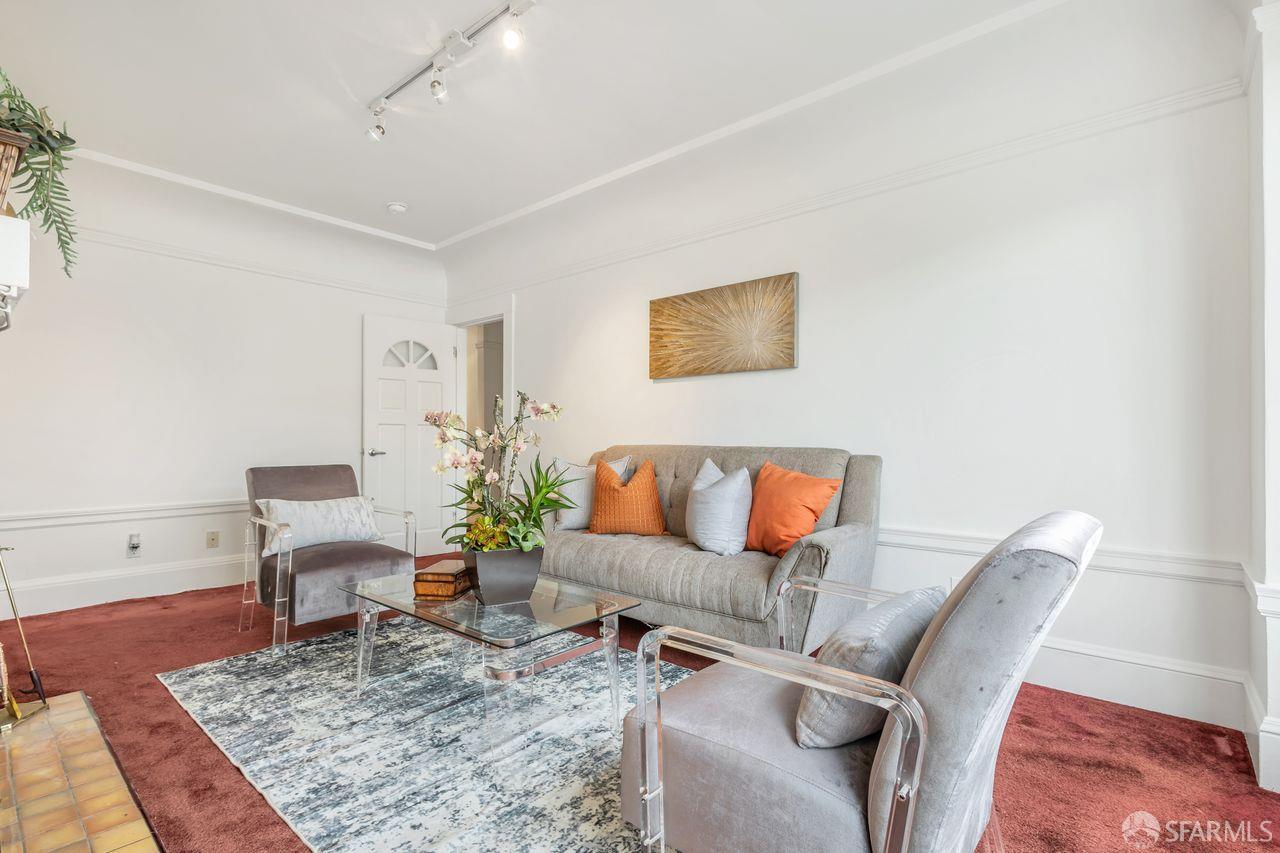 Detail Gallery Image 4 of 29 For 528 London St, San Francisco,  CA 94112 - 2 Beds | 1 Baths