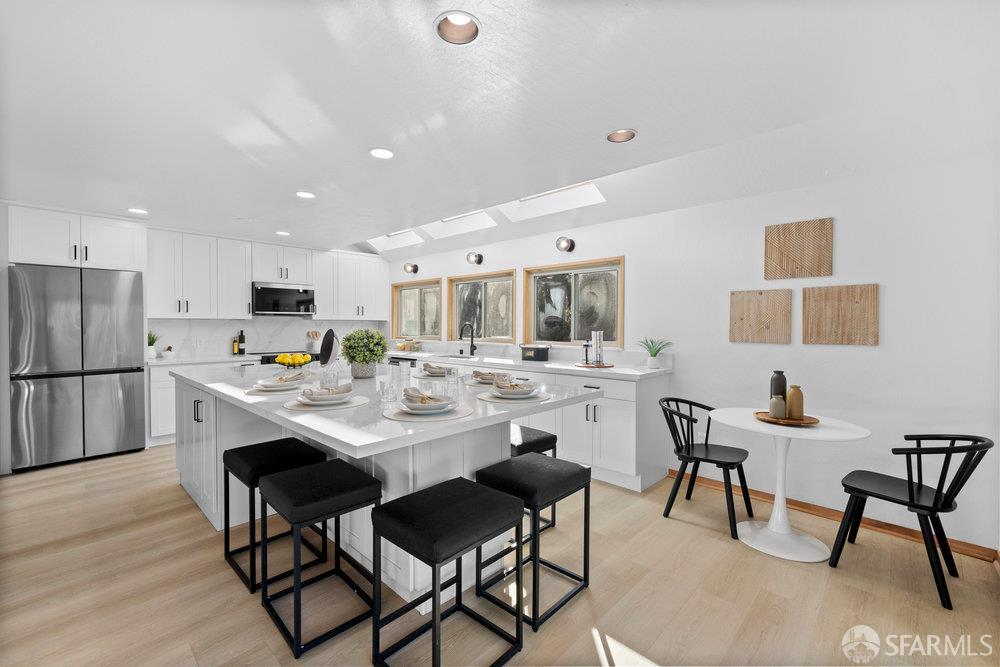 Detail Gallery Image 8 of 44 For 120 La Espiral, Orinda,  CA 94563 - 4 Beds | 3/1 Baths