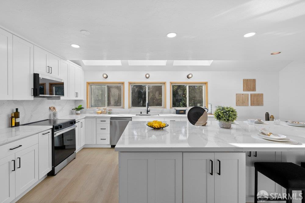 Detail Gallery Image 6 of 44 For 120 La Espiral, Orinda,  CA 94563 - 4 Beds | 3/1 Baths