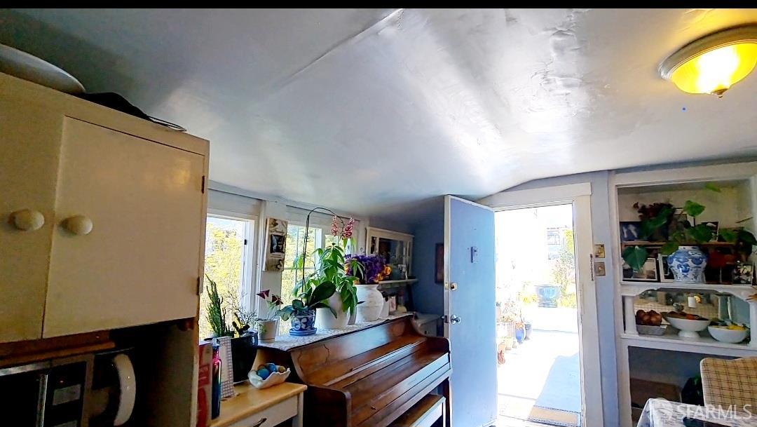 Detail Gallery Image 3 of 14 For 566 Athens St, San Francisco,  CA 94112 - 2 Beds | 1 Baths