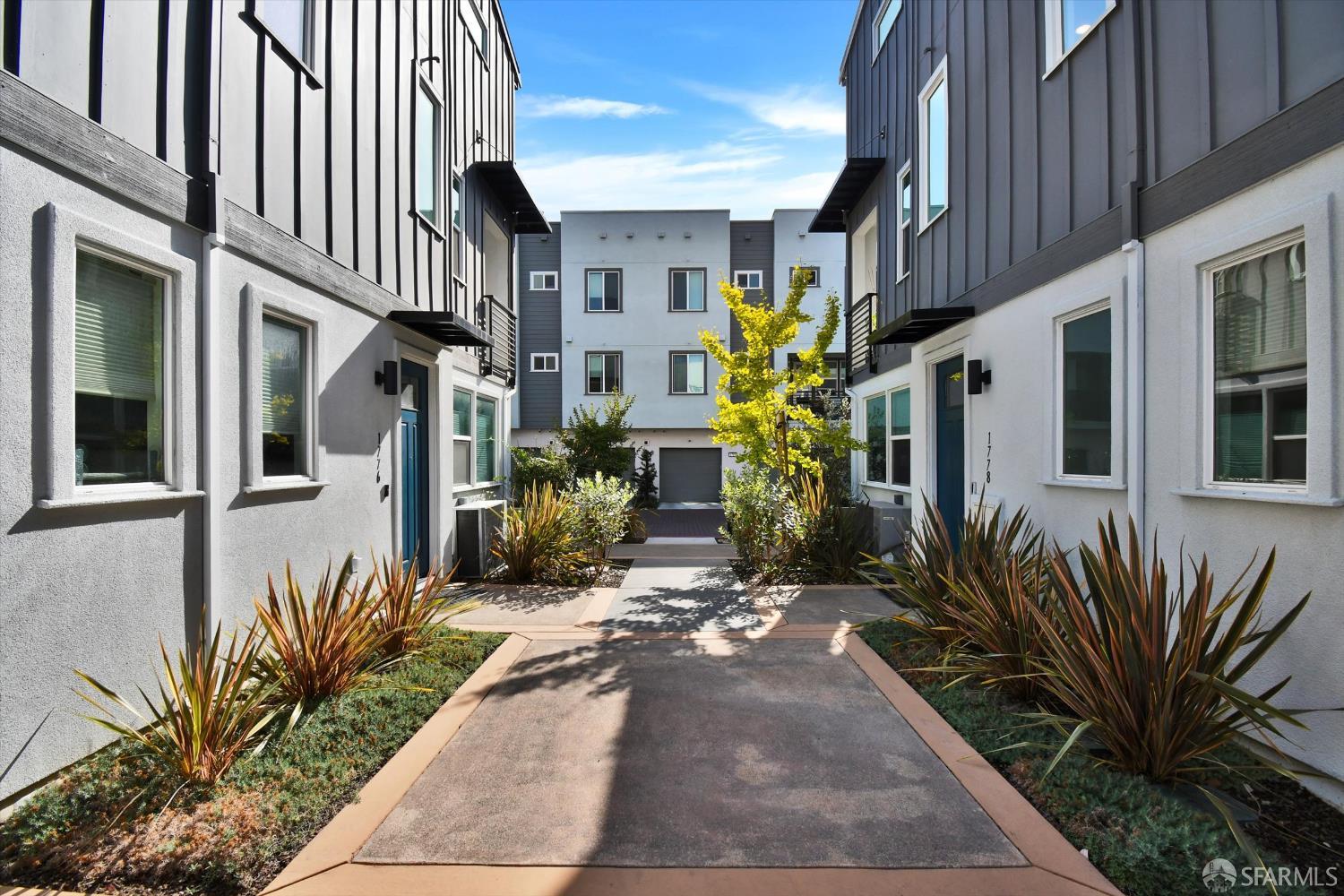 Detail Gallery Image 31 of 33 For 1778 Railway Cir, Oakland,  CA 94607 - 3 Beds | 3/1 Baths