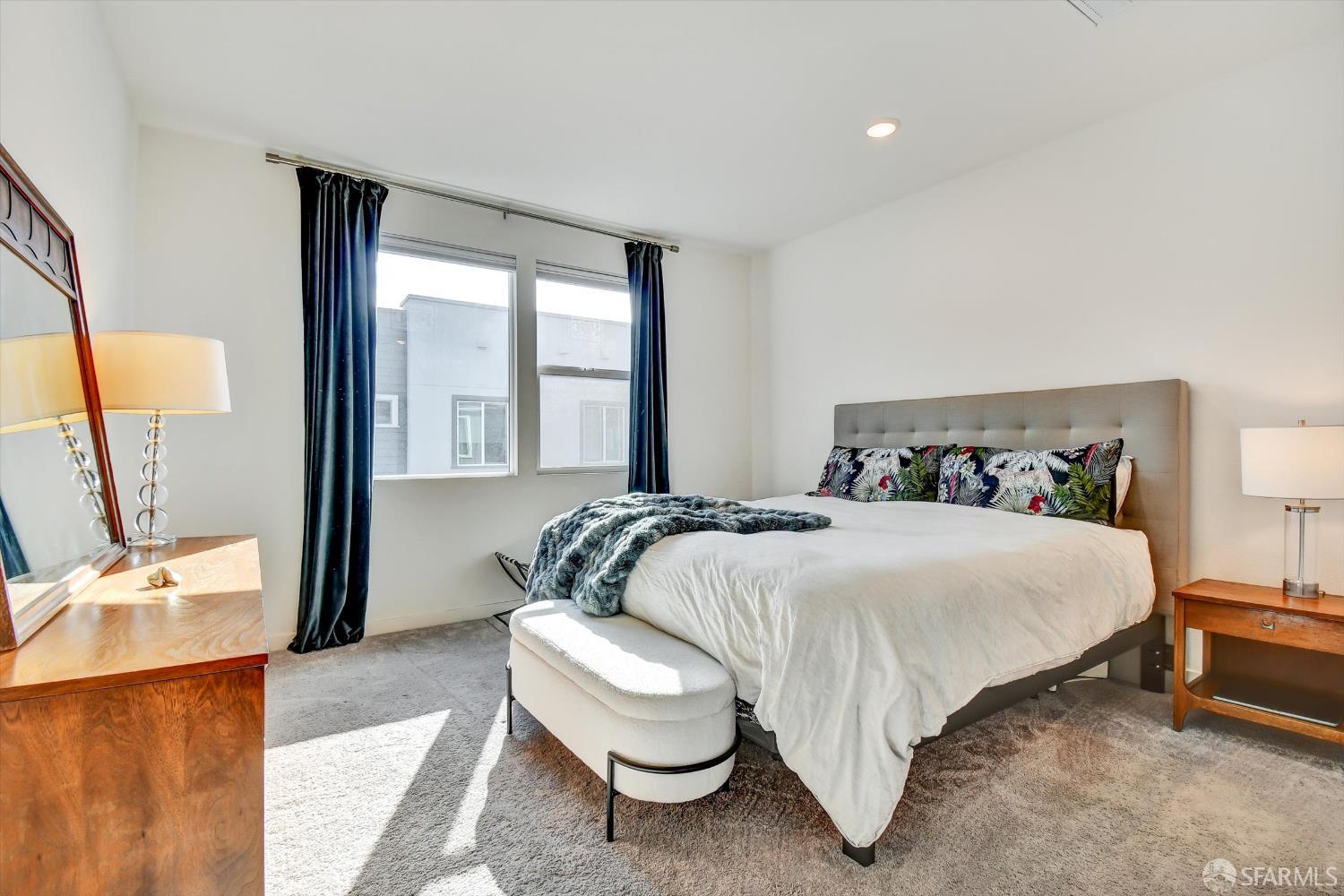 Detail Gallery Image 13 of 33 For 1778 Railway Cir, Oakland,  CA 94607 - 3 Beds | 3/1 Baths