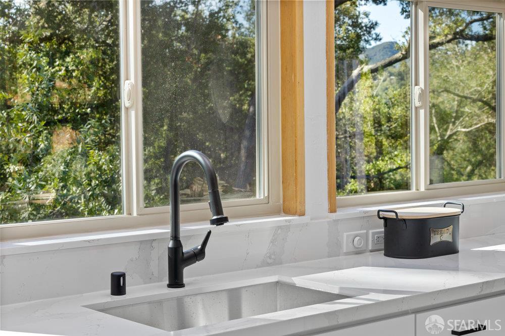 Detail Gallery Image 11 of 44 For 120 La Espiral, Orinda,  CA 94563 - 4 Beds | 3/1 Baths