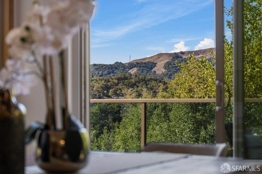 Detail Gallery Image 12 of 44 For 120 La Espiral, Orinda,  CA 94563 - 4 Beds | 3/1 Baths