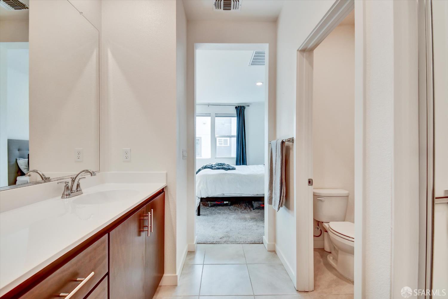 Detail Gallery Image 17 of 33 For 1778 Railway Cir, Oakland,  CA 94607 - 3 Beds | 3/1 Baths