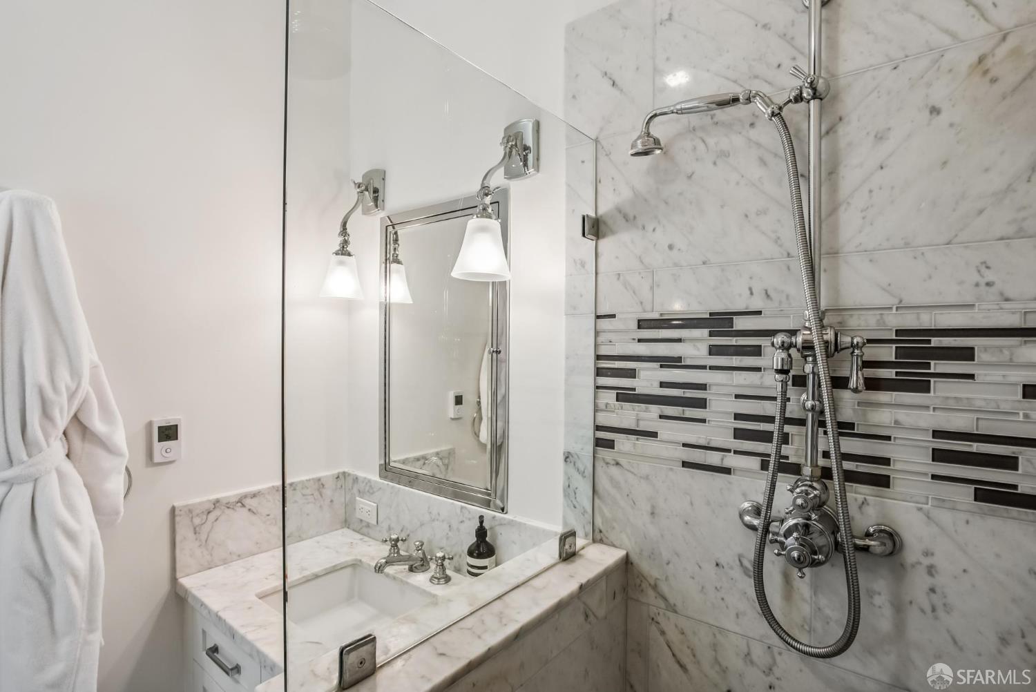 Photo #12: 425077093 Listing: Photo #12