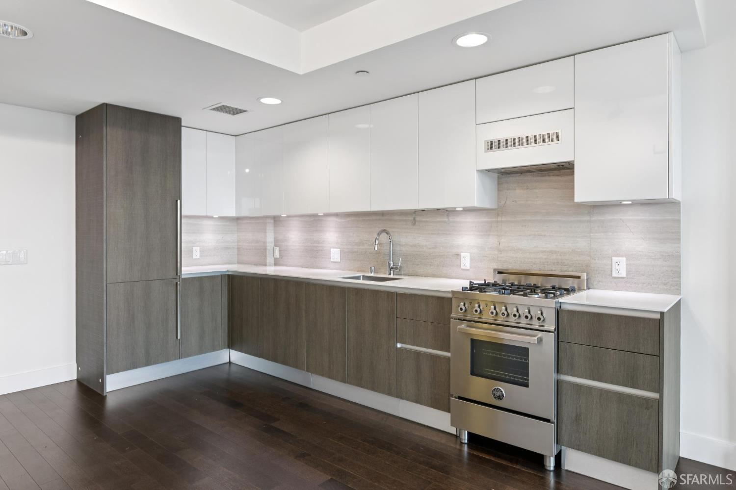 Photo #10: 425077037 Listing: Photo #10