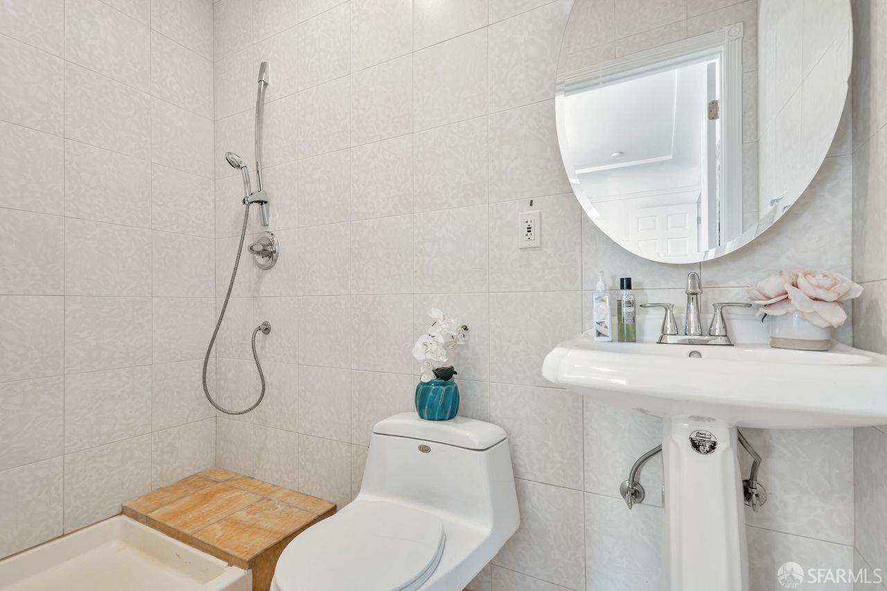 Detail Gallery Image 20 of 29 For 528 London St, San Francisco,  CA 94112 - 2 Beds | 1 Baths