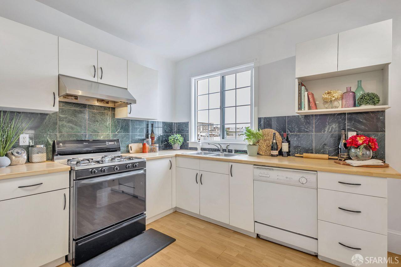 Detail Gallery Image 8 of 29 For 528 London St, San Francisco,  CA 94112 - 2 Beds | 1 Baths