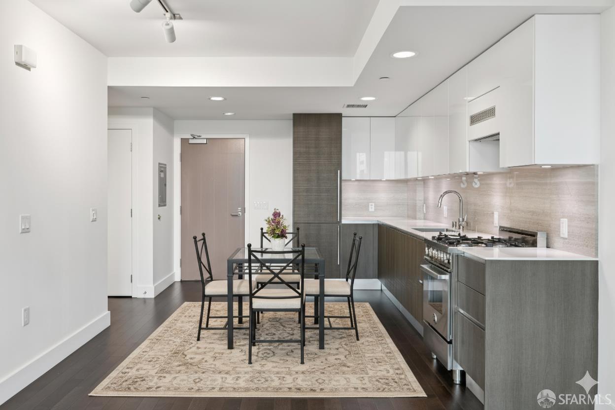 Photo #4: 425077037 Listing 