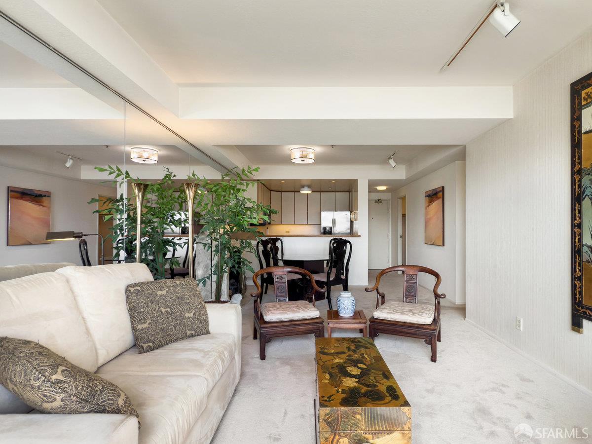Photo #11: 425071923 Listing: Photo #11
