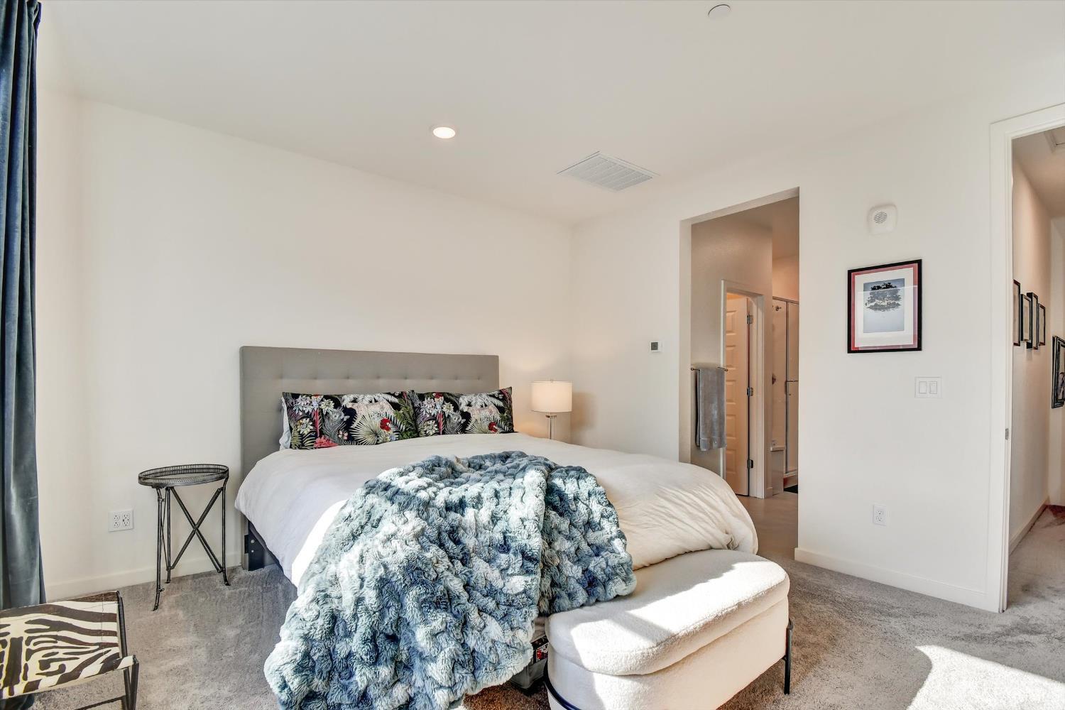 Detail Gallery Image 14 of 33 For 1778 Railway Cir, Oakland,  CA 94607 - 3 Beds | 3/1 Baths