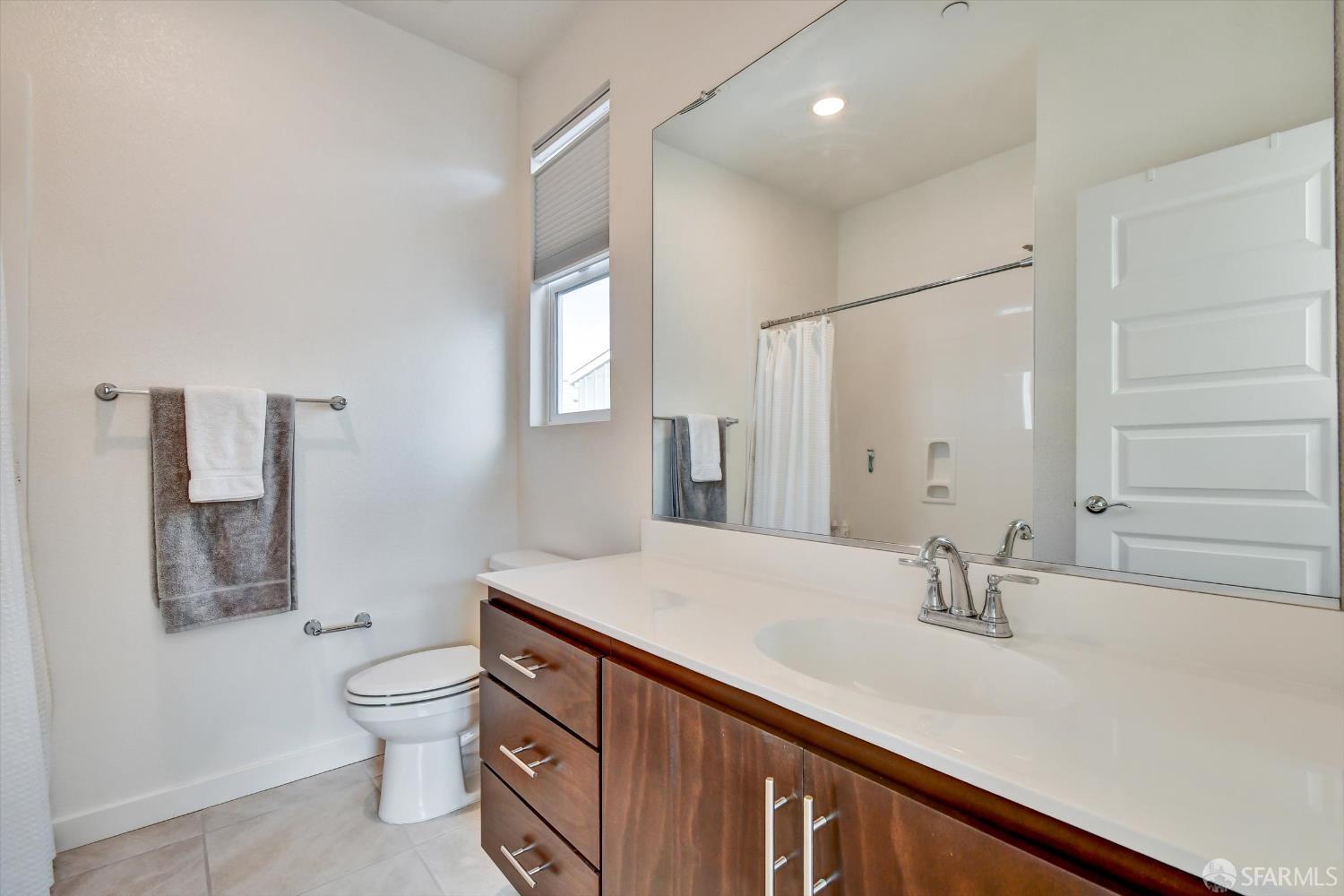 Detail Gallery Image 22 of 33 For 1778 Railway Cir, Oakland,  CA 94607 - 3 Beds | 3/1 Baths