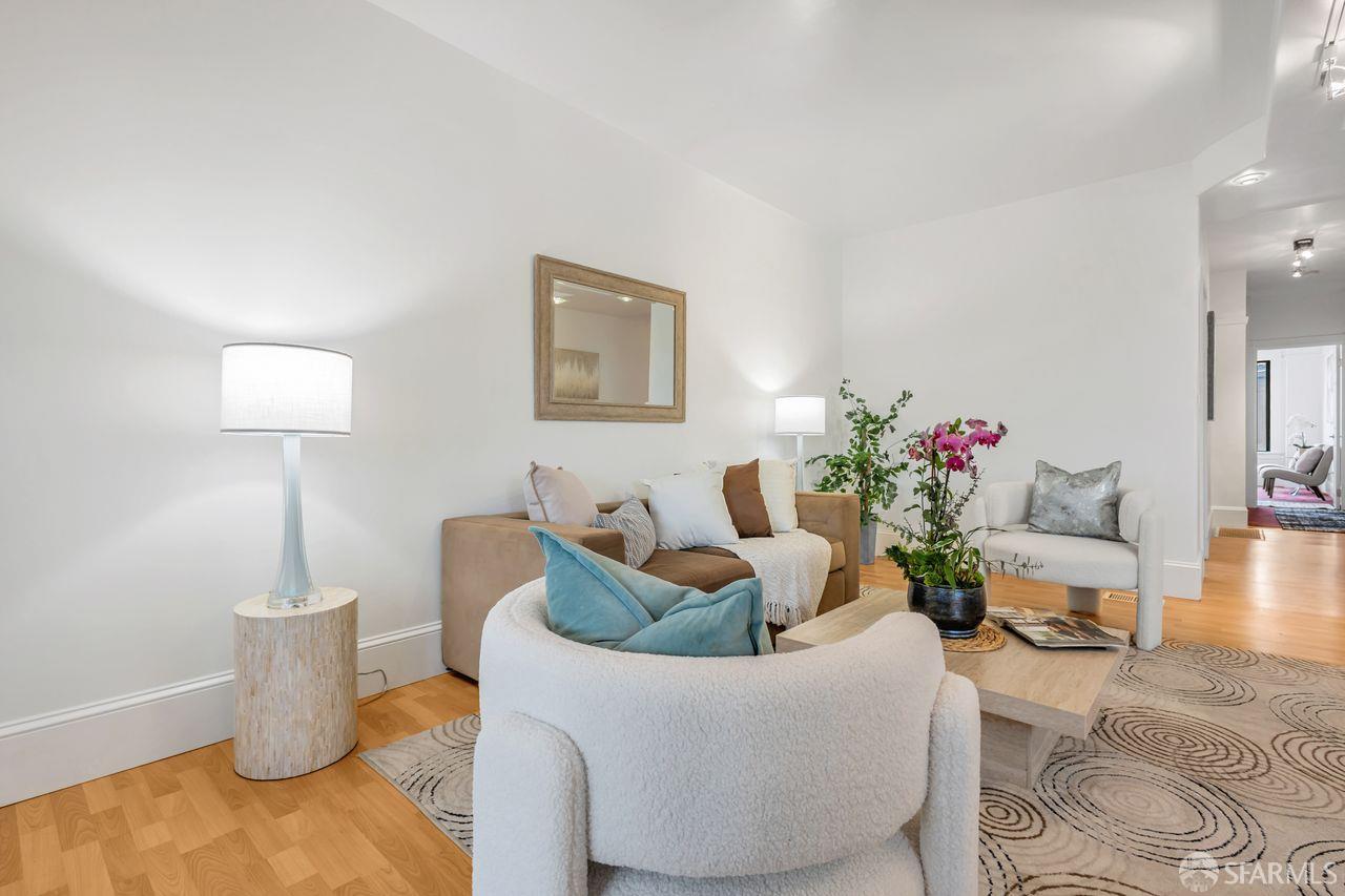 Detail Gallery Image 7 of 29 For 528 London St, San Francisco,  CA 94112 - 2 Beds | 1 Baths