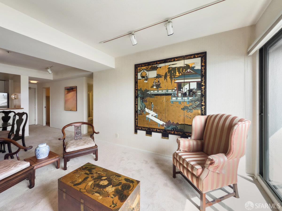 Photo #4: 425071923 Listing 