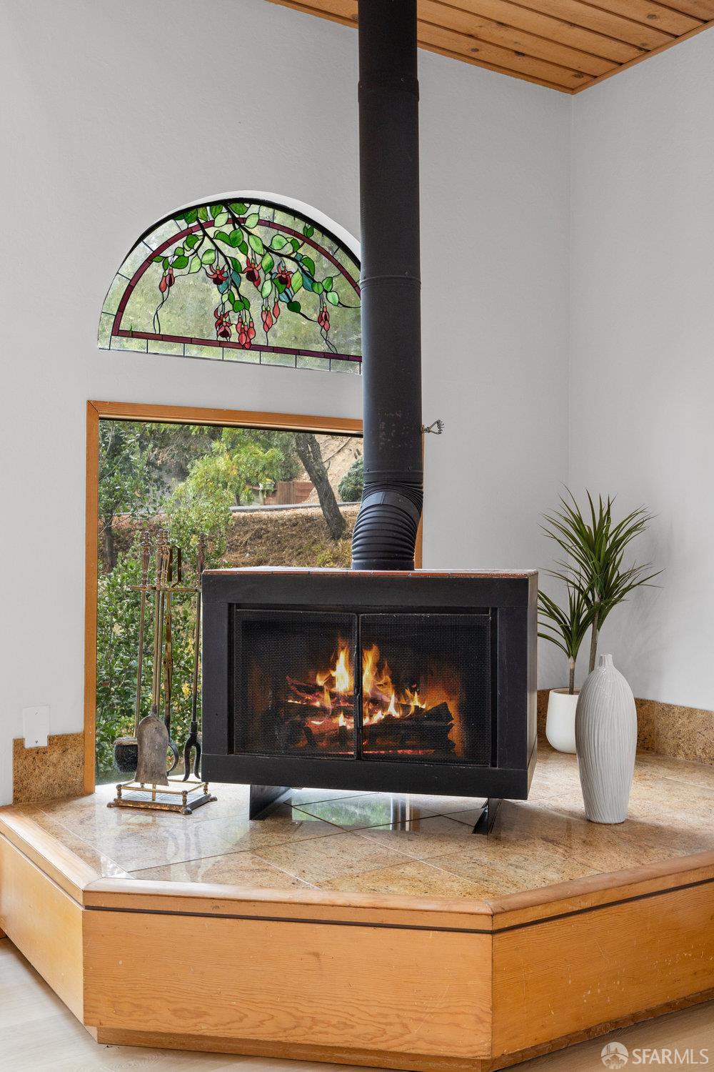 Detail Gallery Image 25 of 44 For 120 La Espiral, Orinda,  CA 94563 - 4 Beds | 3/1 Baths