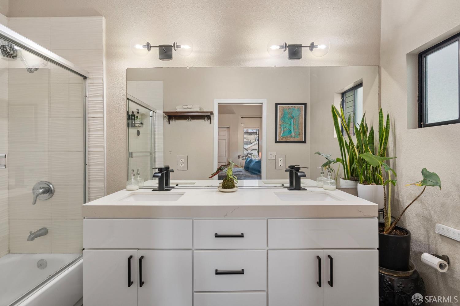 Detail Gallery Image 14 of 60 For 710 24th St, Oakland,  CA 94612 - 5 Beds | 4 Baths