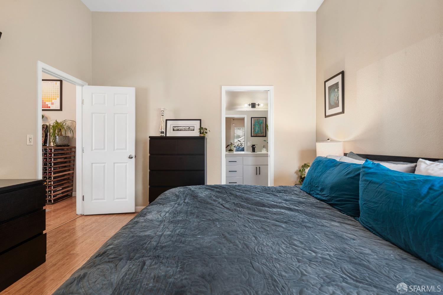 Detail Gallery Image 11 of 60 For 710 24th St, Oakland,  CA 94612 - 5 Beds | 4 Baths