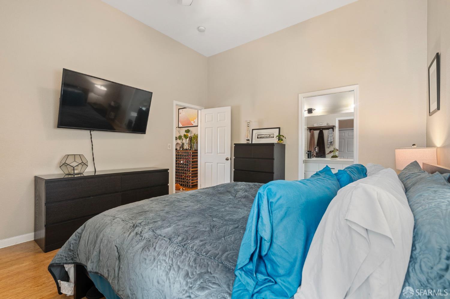 Detail Gallery Image 12 of 60 For 710 24th St, Oakland,  CA 94612 - 5 Beds | 4 Baths