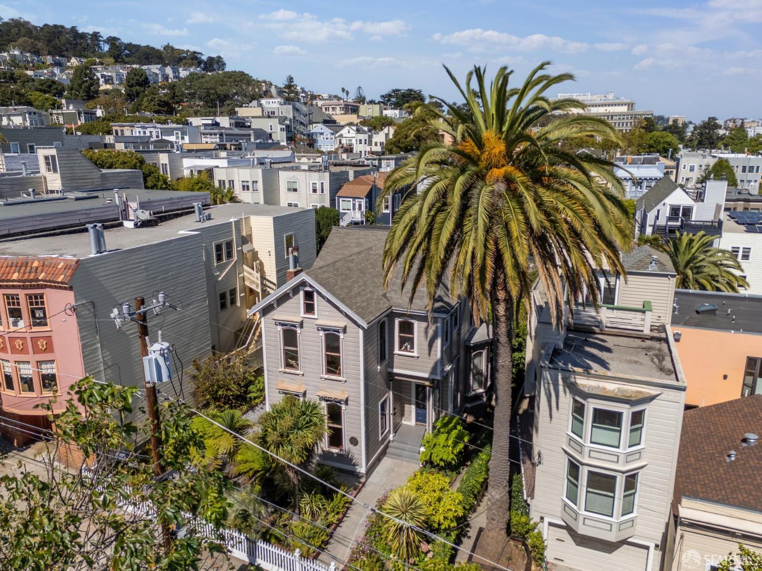 Detail Gallery Image 10 of 85 For 22 Beaver St, San Francisco,  CA 94114 - 5 Beds | 4 Baths